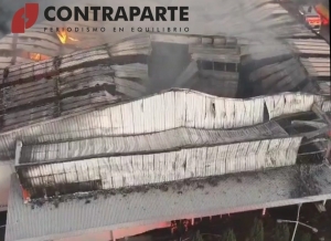 Incendio consume la Gran Bodega de Amalucan