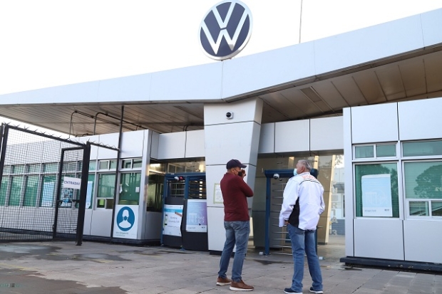 Empresa y sindicato VW acuerdan prórroga para emplazar a huelga