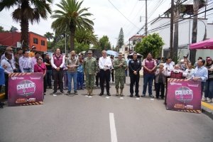 Entrega Pepe Chedraui rehabilitaci&oacute;n vial en la Junta Auxiliar Ignacio Zaragoza, con el Tren Capitalino de Pavimentaci&oacute;n