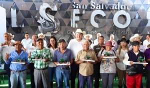 En El Seco, Gobierno Estatal impulsa riqueza comunitaria con obra y apoyos al campo