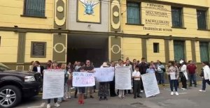 Padres y alumnos defienden permanencia de la Academia Militarizada Ignacio Zaragoza en Puebla