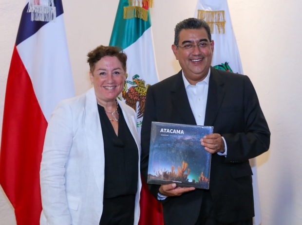 Se reúne Sergio Salomón con embajadora de Chile en México