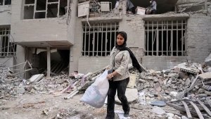 Ir&aacute;n confirma ataques con misiles y drones contra bases de Estados Unidos e Israel