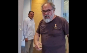 VIDEO &quot;Te parto tu ma…&quot; Registran pleito en Consulado de México en Shanghai; SRE inicia “procesos disciplinarios”