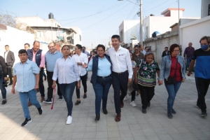 Eduardo Rivera entrega 8 nuevas calles