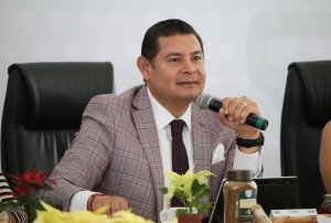 Los grupos delictivos más peligrosos son los delincuentes disfrazados de políticos: Armenta