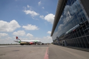 Aeropuerto de Puebla retoma vuelos tras limpieza de ceniza del Popo
