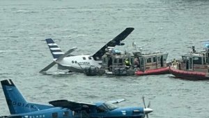 Accidente en Nueva York: Avioneta Realiza Aterrizaje Forzoso en el East River de Manhattan