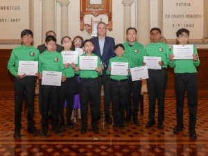 Entrega Pepe Chedraui reconocimientos a &ldquo;Ni&ntilde;os Calculadora&rdquo;