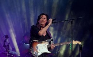 Sa&uacute;l Hern&aacute;ndez, de Caifanes, responde a Isabel Ayuso: "Ante sus estupideces, nuestra indiferencia"