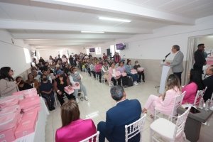 Pepe Chedraui entrega apoyos a mujeres con c&aacute;ncer de mama gracias a la segunda carrera mujeres imparables