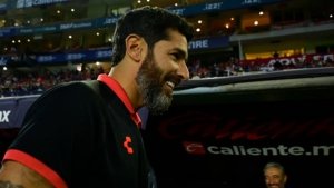 El &#039;Loco&#039; Abreu destroza al &#039;Gato&#039; Ortiz y lo culpa de la eliminación de Xolos