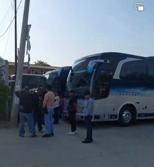 Lupe B&aacute;rcenas da moche a acarreados para simular marcha de apoyo