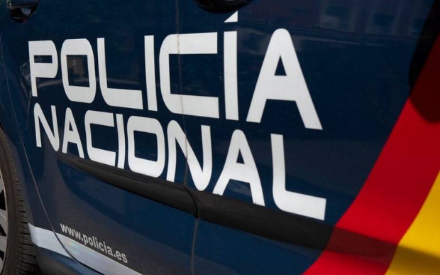 Adolescente ataca con cuchillos a cinco personas en escuela de España