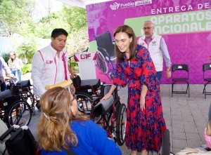 Entrega MariElise Budib aparatos funcionales a personas con discapacidad