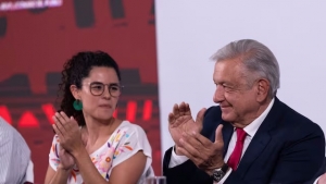 AMLO apoya a Luisa María Alcalde para la presidencia nacional de Morena