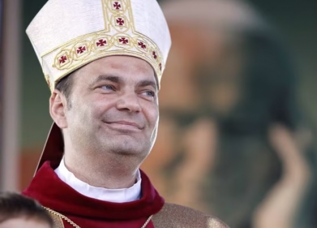 Obispo organizó orgía gay y hubo un desmayado; Papa Francisco acepta su renuncia