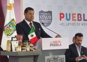 Descarta Armenta cambios en su gabinete
