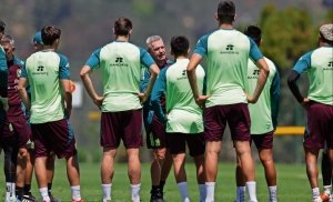 Enrique Borja sale en defensa del papel de afición mexicana; &quot;No debe pesar, sino ser aliciente&quot;