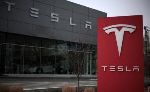 Actividad política de Elon Musk comienza a cobrarle factura a Tesla; estiman malos resultados financieros en el primer trimestre del año
