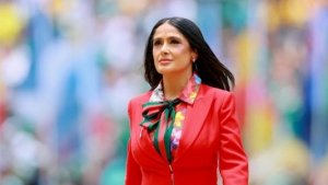 El divertido video de Salma Hayek celebrando el triunfo de M&eacute;xico contra Ecuador