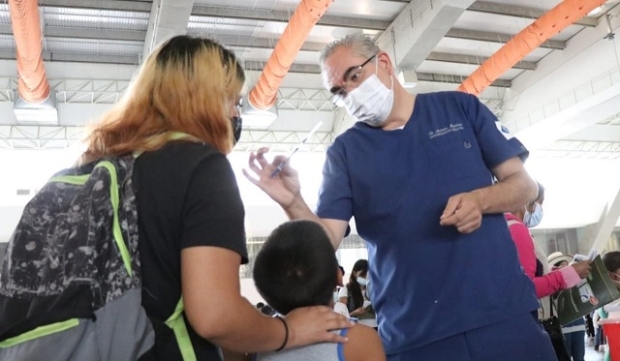 En Puebla se agotan 110 mil vacunas covid y federación manda más