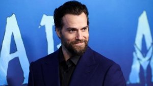 &iquest;Henry Cavill v&iacute;ctima de la maldici&oacute;n de Superman? As&iacute; luce hoy el actor
