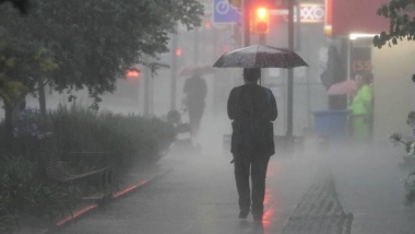 Zona de baja presión con probabilidad de desarrollo ciclónico seguirá propiciando lluvias fuertes en México