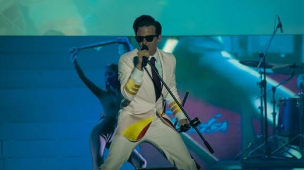 ¡Oye, tranquilo viejo! Drake Bell despidió a su Ingeniero de Audio durante concierto en la Feria de Puebla 2025