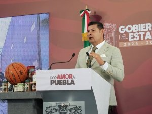 Pide Armenta a la BUAP ampliar espacios para evitar j&oacute;venes rechazados