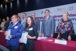Con entrega de 764 nombramientos , Sergio Salomón reconoce a maestros poblanos