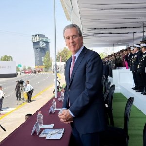 Asiste Pepe Chedraui al desfile c&iacute;vico-militar por el 164 aniversario de la Batalla de Puebla