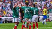 &iexcl;Fiesta en el Estadio Azteca! M&eacute;xico vence a Brasil en el partido de leyendas con doblete de Oribe Peralta