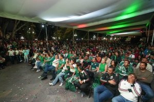 M&aacute;s de 100 mil personas disfrutaron de las actividades en el Z&oacute;calo con &ldquo;El F&uacute;tbol Se Vive Aqu&iacute;&rdquo;