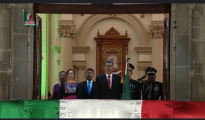 Muera la corrupción, dice AMLO; viva México, grita Céspedes