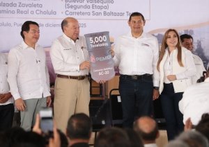 Por combate eficaz al huachicol, PEMEX aumenta donación de materiales para pavimentación en Puebla