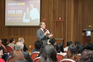 Pepe Chedraui participa en coloquio internacional de la UNAM sobre gobernanza