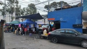 Unidades habitacionales de Puebla concentran comercios que obstruyen la v&iacute;a p&uacute;blica