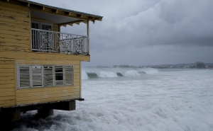 Huracán “Beryl” se eleva a categoría 4 al avanzar al Caribe y es &quot;extremadamente peligroso&quot;