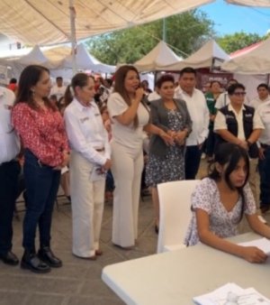 Habitantes de Acatl&aacute;n repudian presencia de alcaldesa durante jornada estatal de la Feria de la Paz