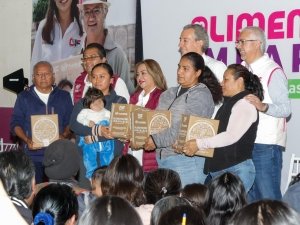 Lleva Pepe Chedraui seguridad alimentaria a habitantes de San Pablo Xochimehuacan