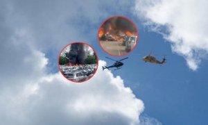 Helic&oacute;pteros chocan en el aire y explotan al caer en estacionamiento; hay varios muertos