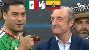 Carlos Rivera emociona al cantar &ldquo;El Rey&rdquo; antes del M&eacute;xico vs Ecuador y se vuelve viral