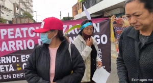 &quot;Son una porquería las obras del Ayuntamiento&quot;: Vecinos del Barrio de Santiago