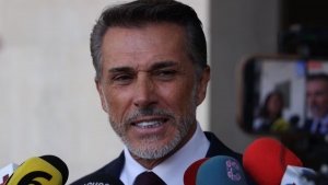 Morena solicita baja de Sergio Mayer del padr&oacute;n tras su renuncia