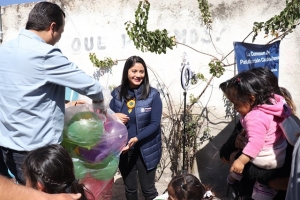 Regidurías de Puebla entregan juguetes en San Miguel Espejo