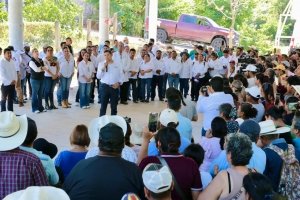 Rehabilitación de puentes y carreteras para conectar comunidades, se compromete Gobernador Armenta con Tenampulco