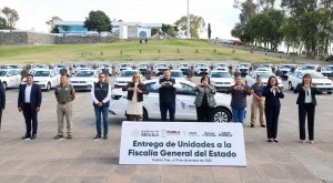 En reconocimiento a su labor, Gobierno de Puebla fortalece con unidades a la Fiscal&iacute;a