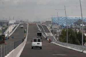 Barbosa instruye reparar baches del segundo piso de la autopista México-Puebla