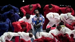 NFL: El fuerte castigo que recibirá el bailarín de Kendrick Lamar por mostrar una bandera en el Super Bowl LIX